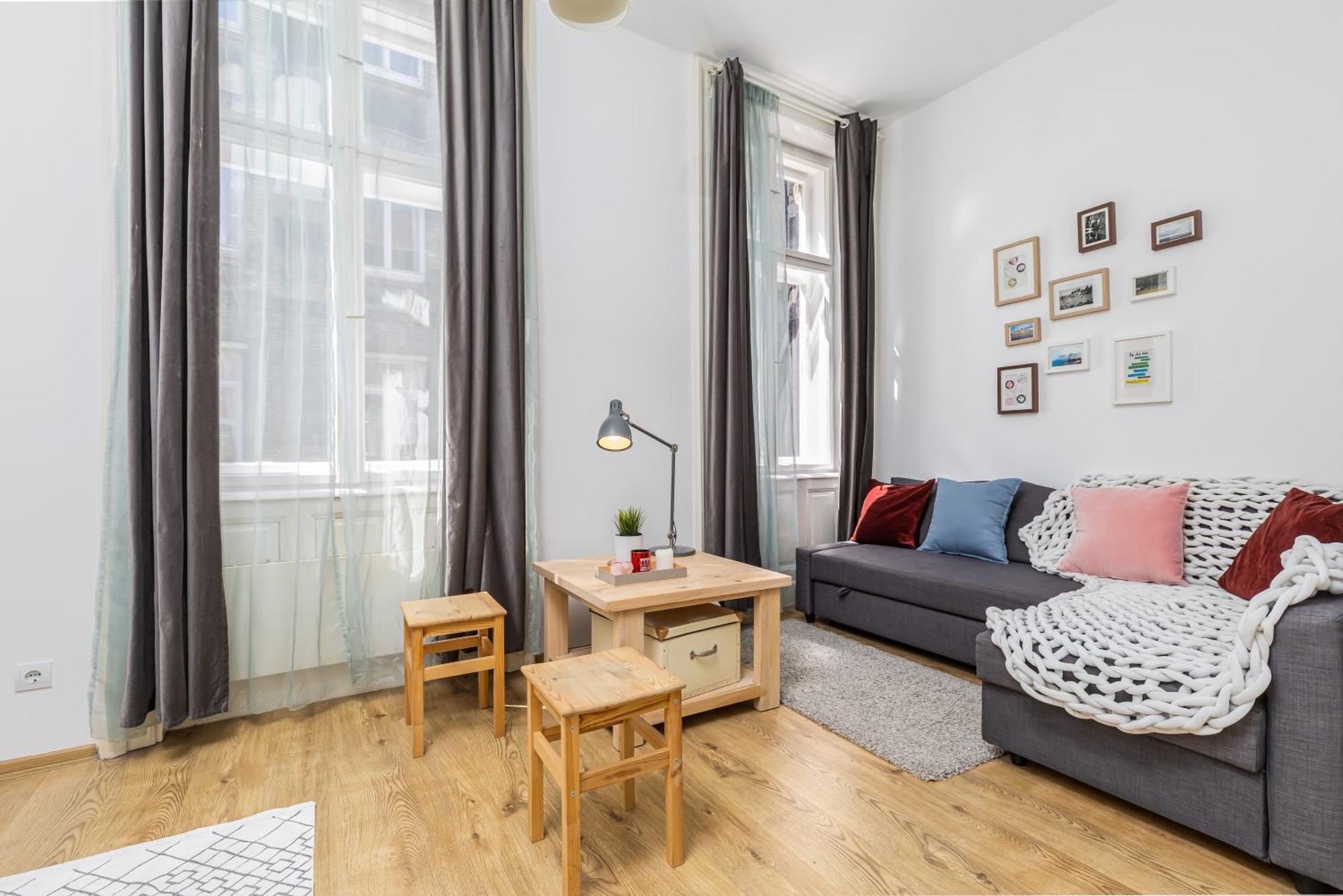 Apartment I Am At Center *